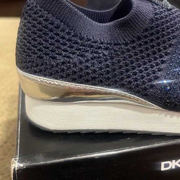 Carvela girl slip on sneakers. Blue w/ blue sparkles. Great condition. Sz 11. - Picture 4 of 4